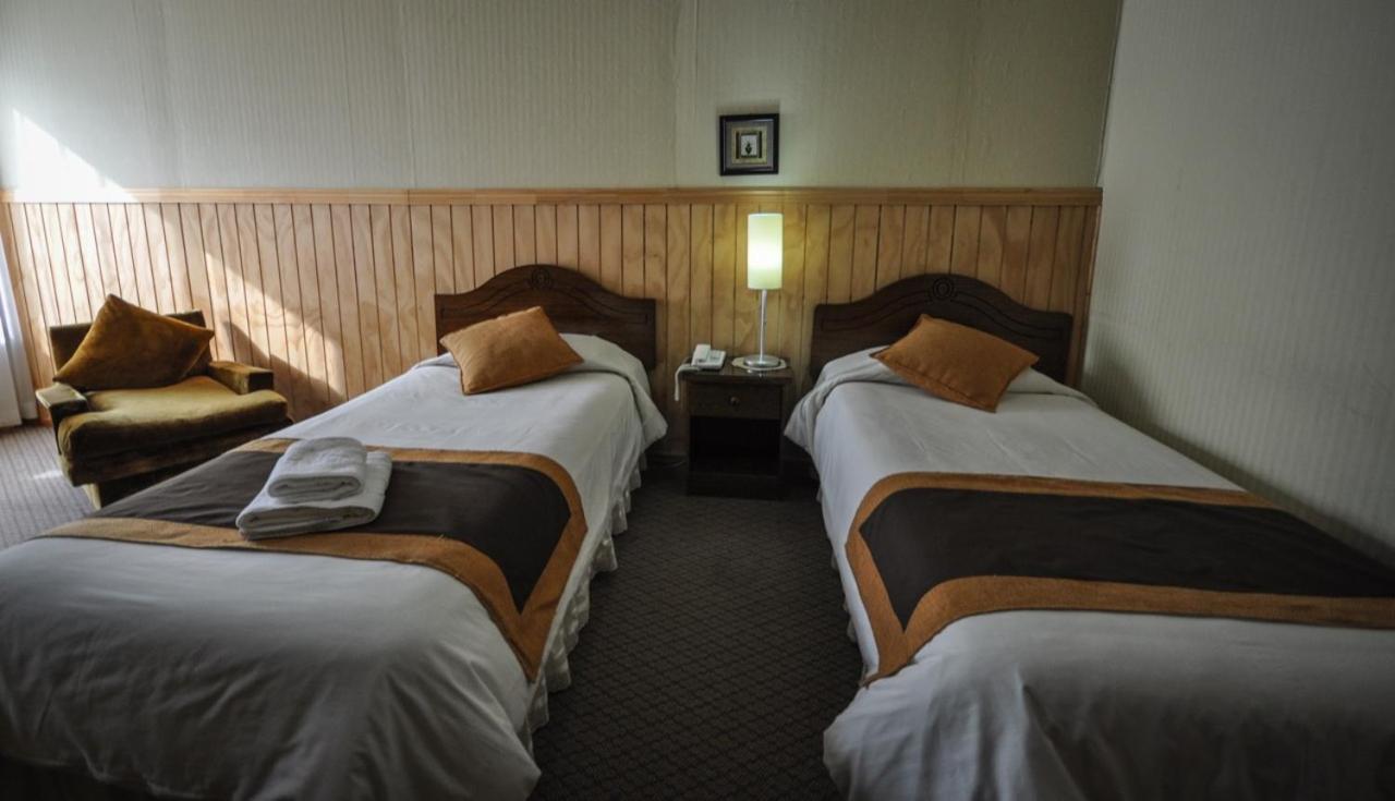 Hostal Los Pinos Puerto Natales Exteriör bild