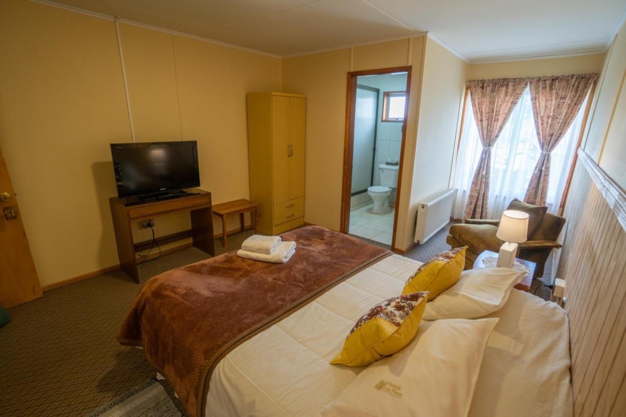 Hostal Los Pinos Puerto Natales Exteriör bild