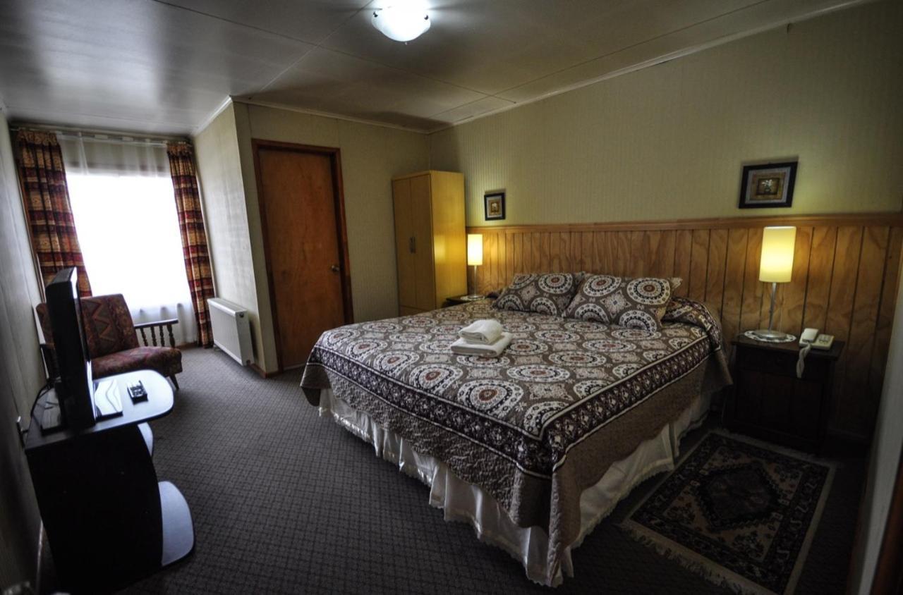 Hostal Los Pinos Puerto Natales Exteriör bild