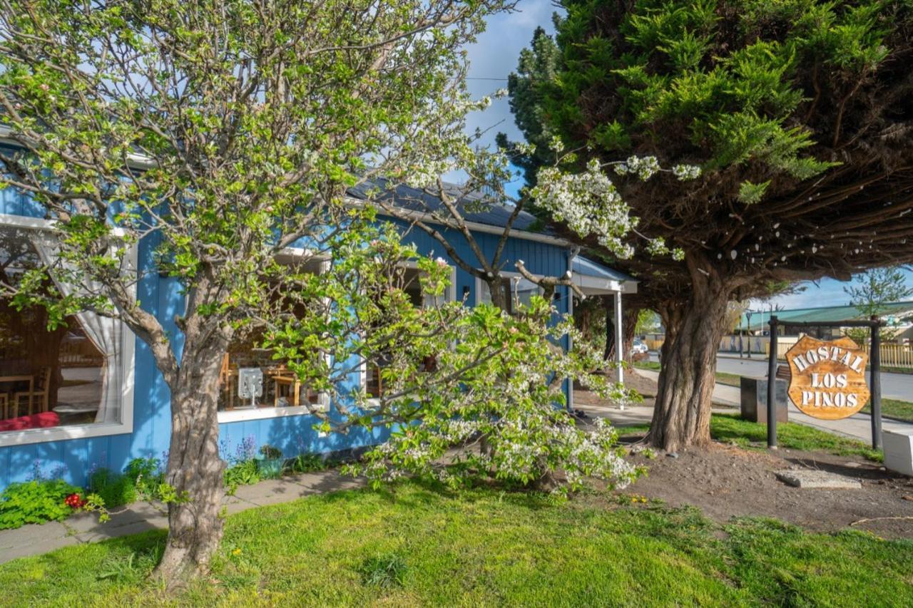 Hostal Los Pinos Puerto Natales Exteriör bild
