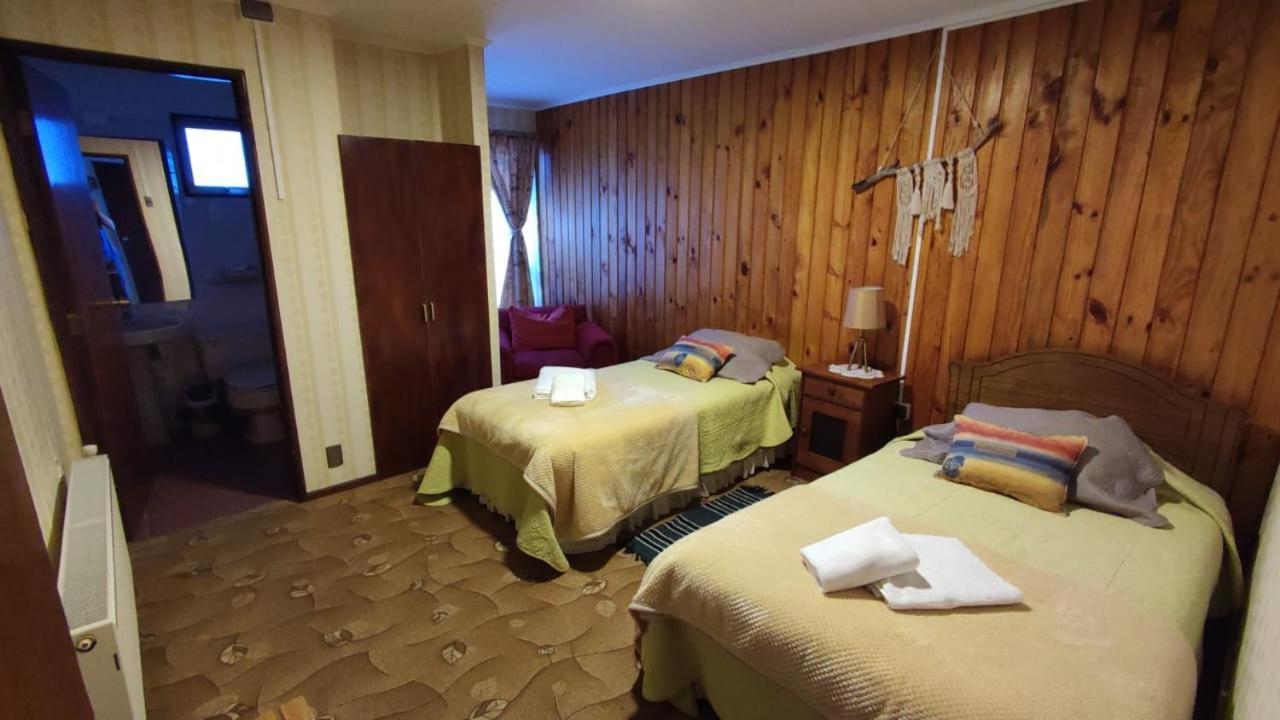 Hostal Los Pinos Puerto Natales Exteriör bild
