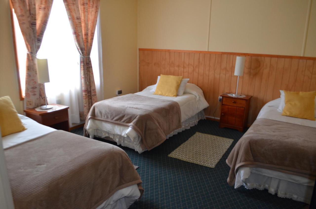 Hostal Los Pinos Puerto Natales Exteriör bild