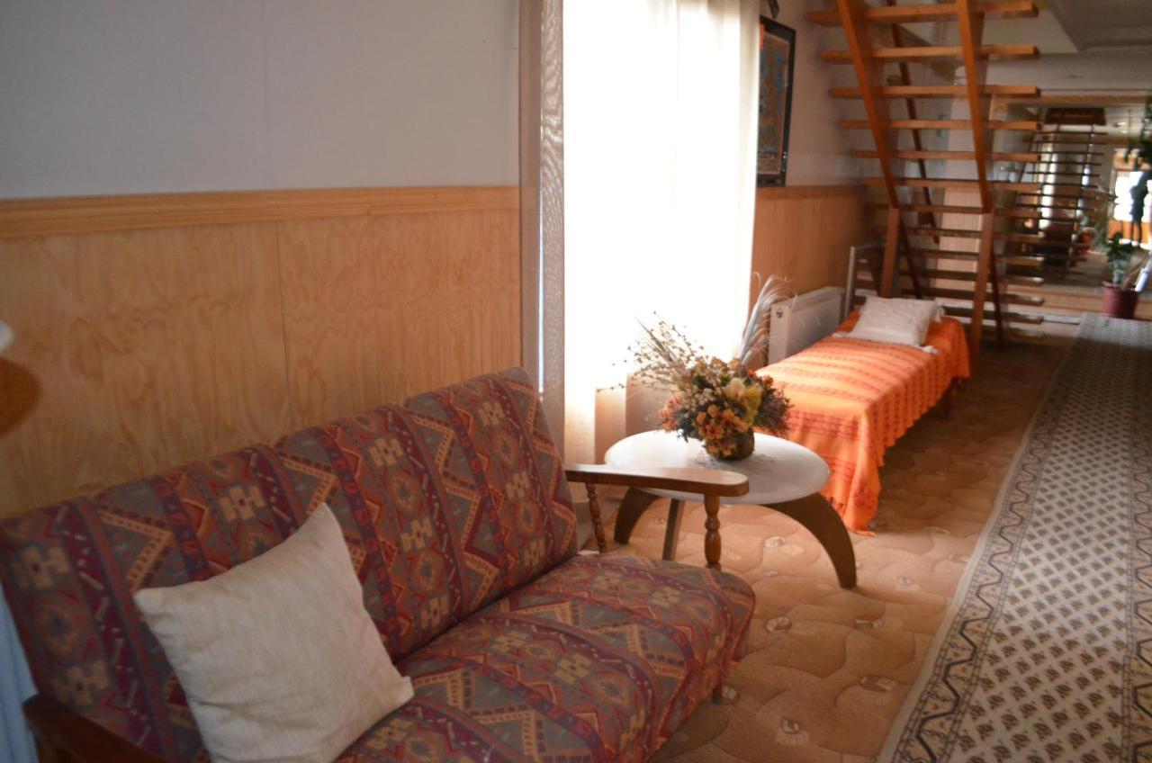 Hostal Los Pinos Puerto Natales Exteriör bild