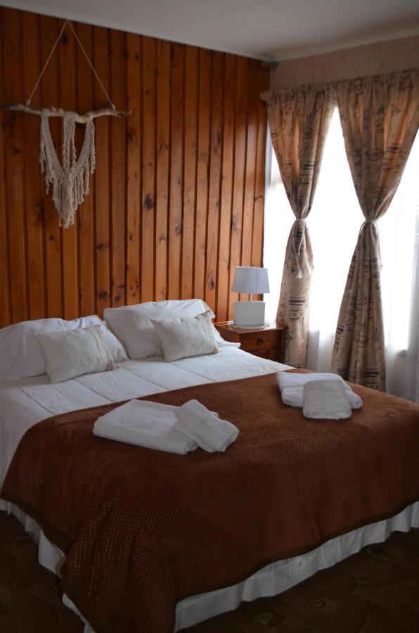 Hostal Los Pinos Puerto Natales Exteriör bild