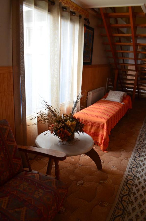 Hostal Los Pinos Puerto Natales Exteriör bild