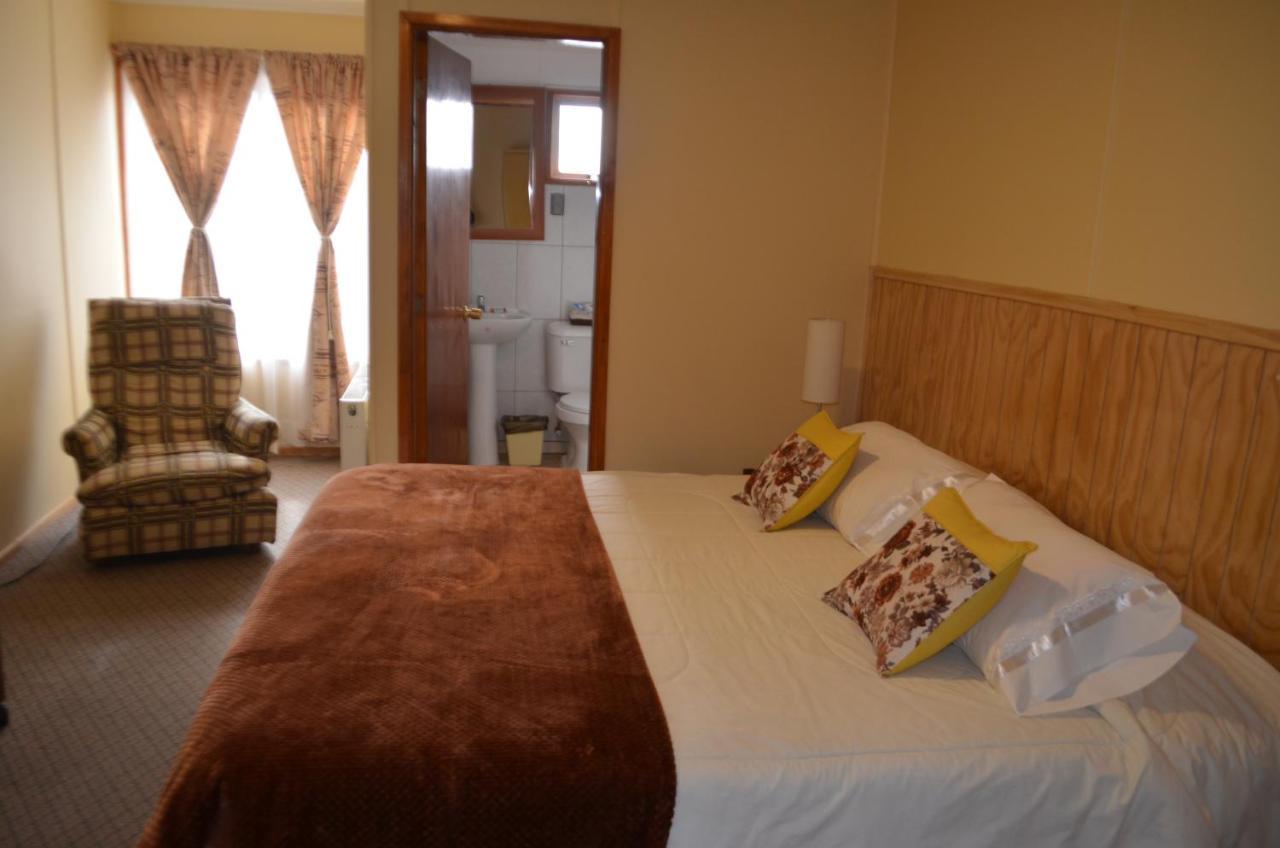 Hostal Los Pinos Puerto Natales Exteriör bild
