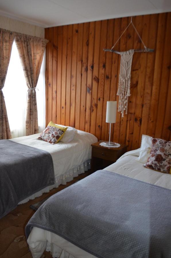 Hostal Los Pinos Puerto Natales Exteriör bild