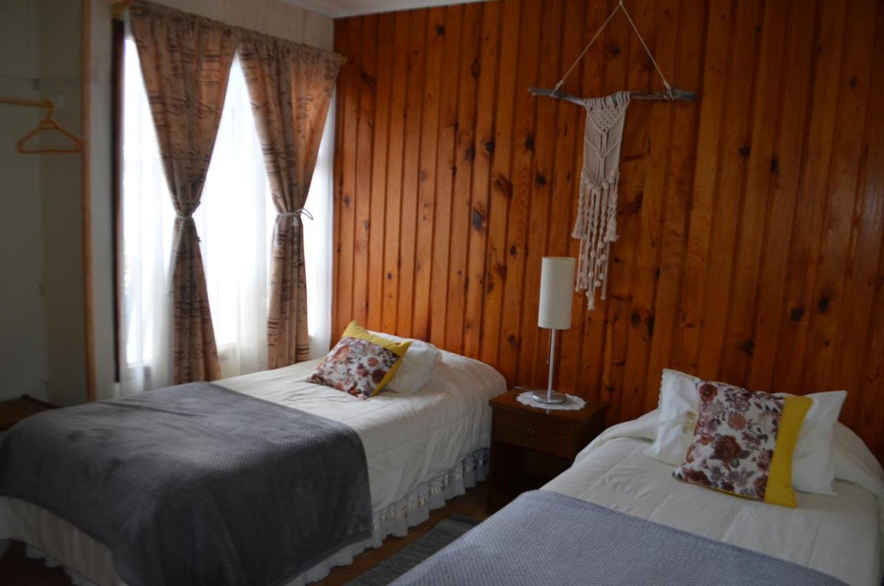 Hostal Los Pinos Puerto Natales Exteriör bild