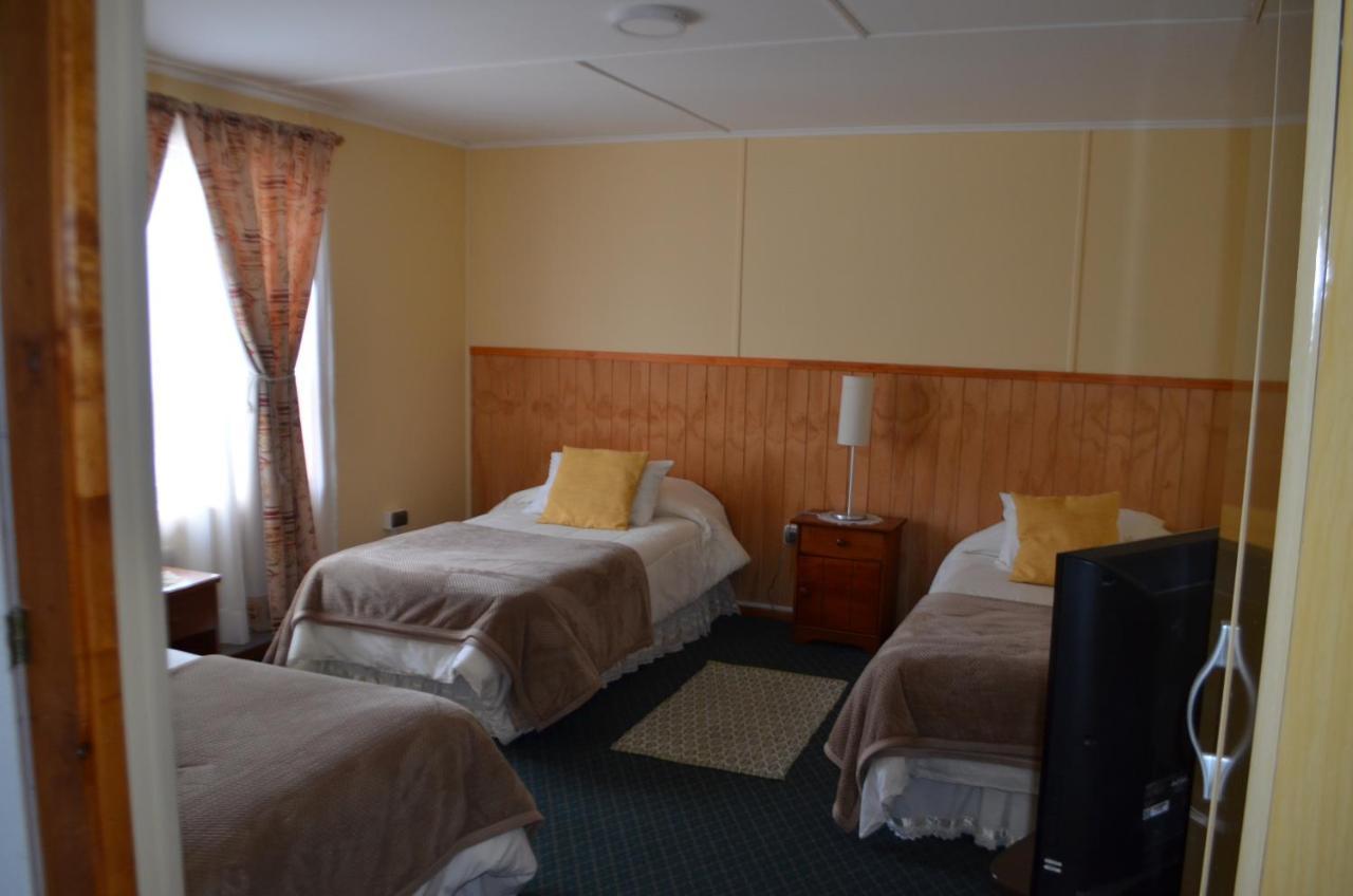 Hostal Los Pinos Puerto Natales Exteriör bild