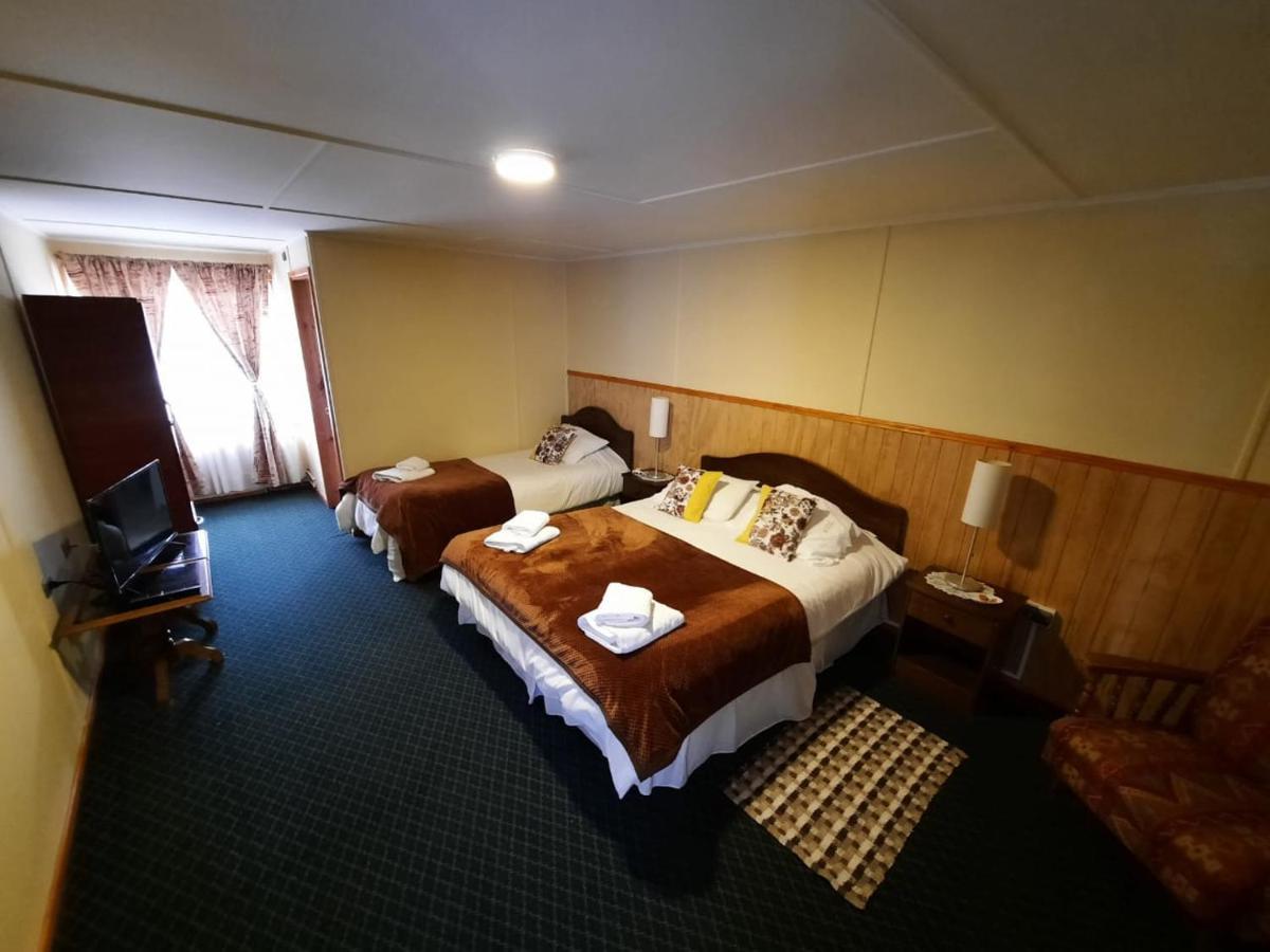 Hostal Los Pinos Puerto Natales Exteriör bild