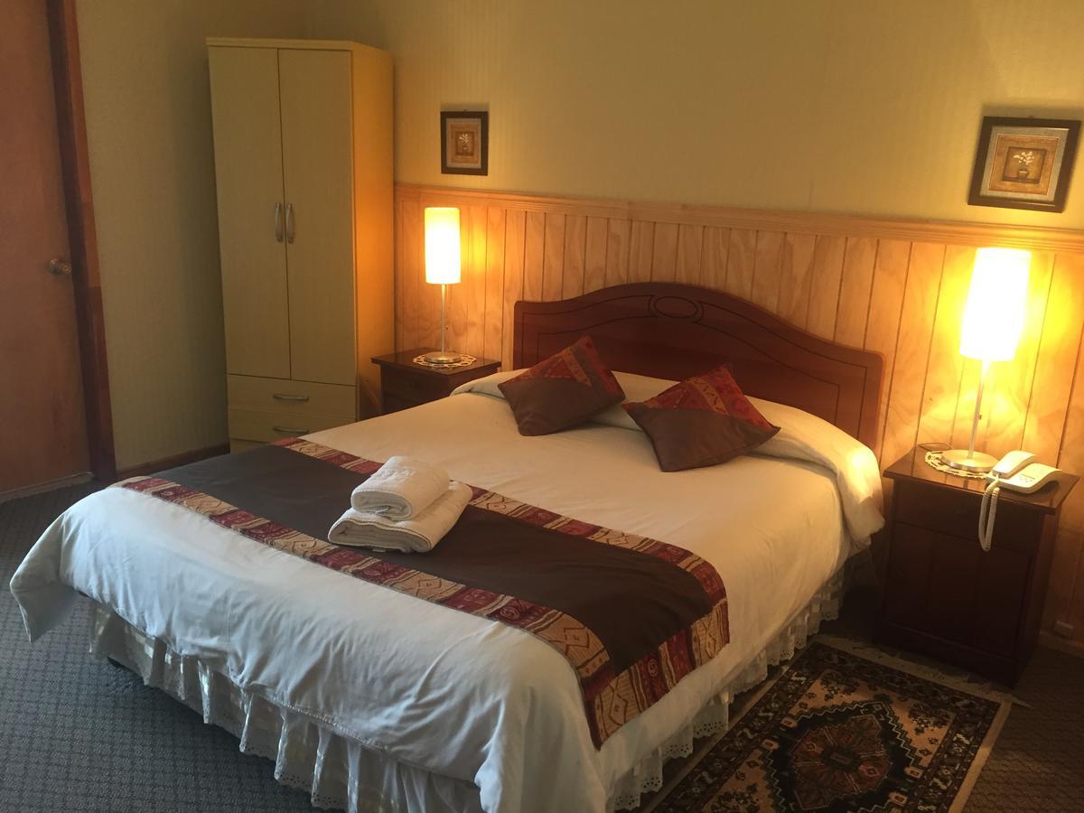 Hostal Los Pinos Puerto Natales Exteriör bild