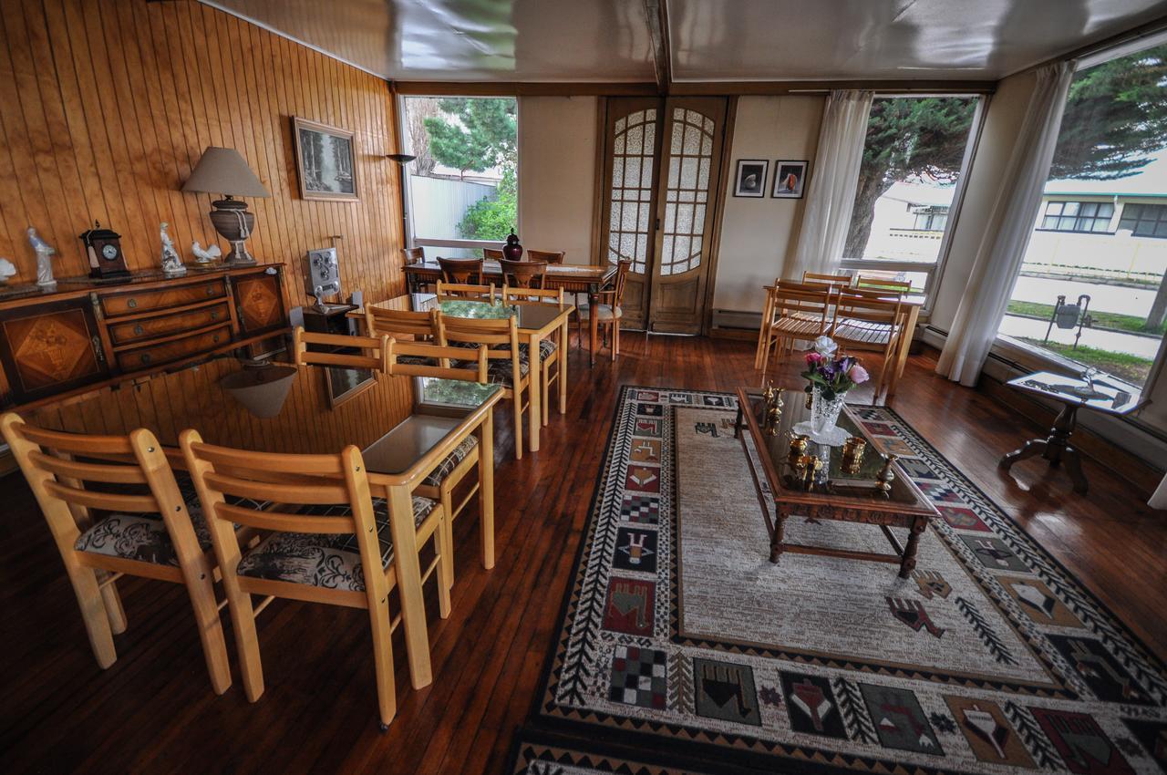 Hostal Los Pinos Puerto Natales Exteriör bild