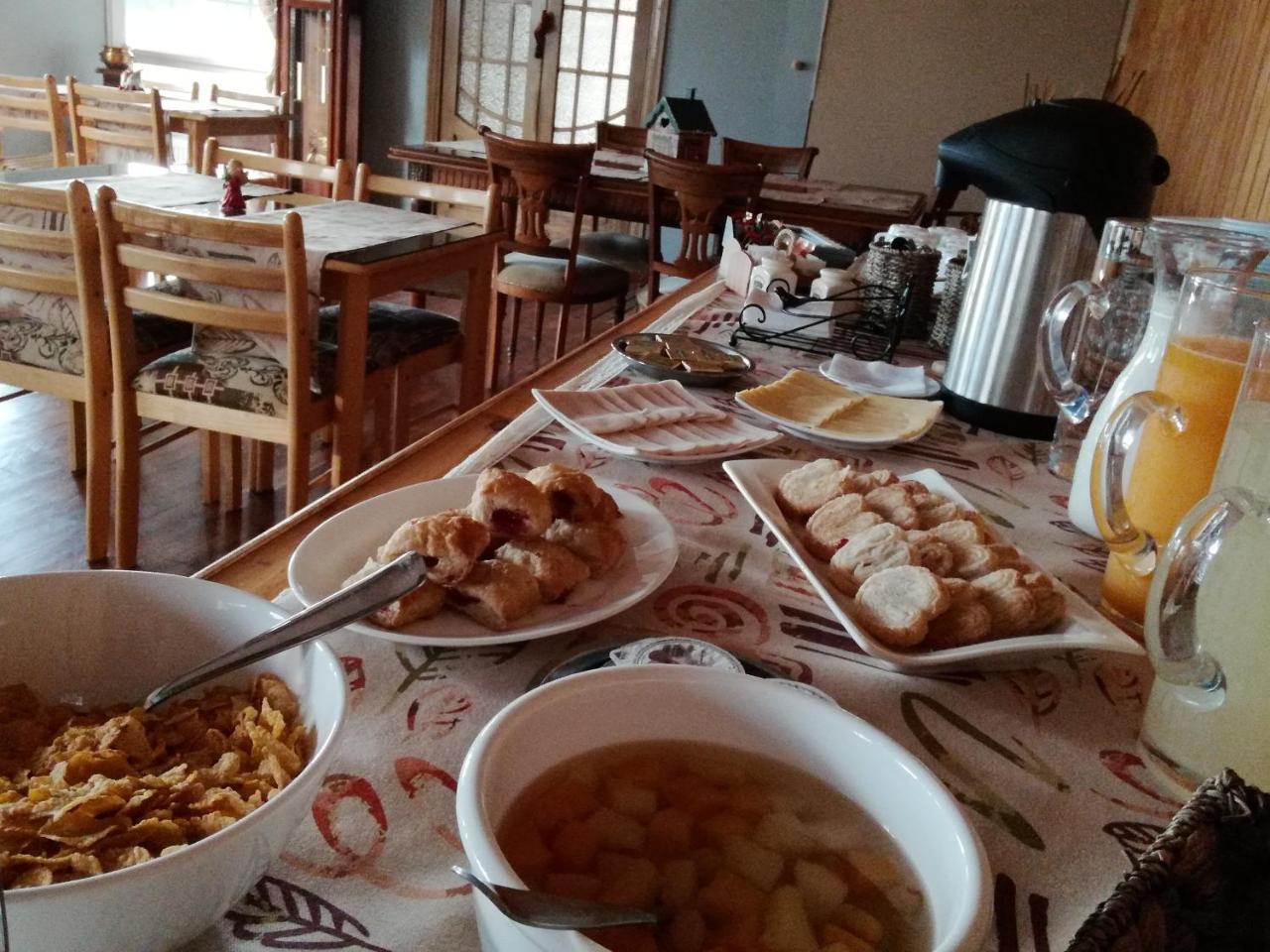 Hostal Los Pinos Puerto Natales Exteriör bild