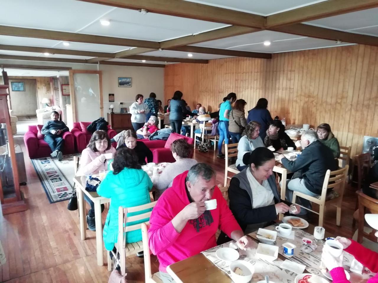 Hostal Los Pinos Puerto Natales Exteriör bild