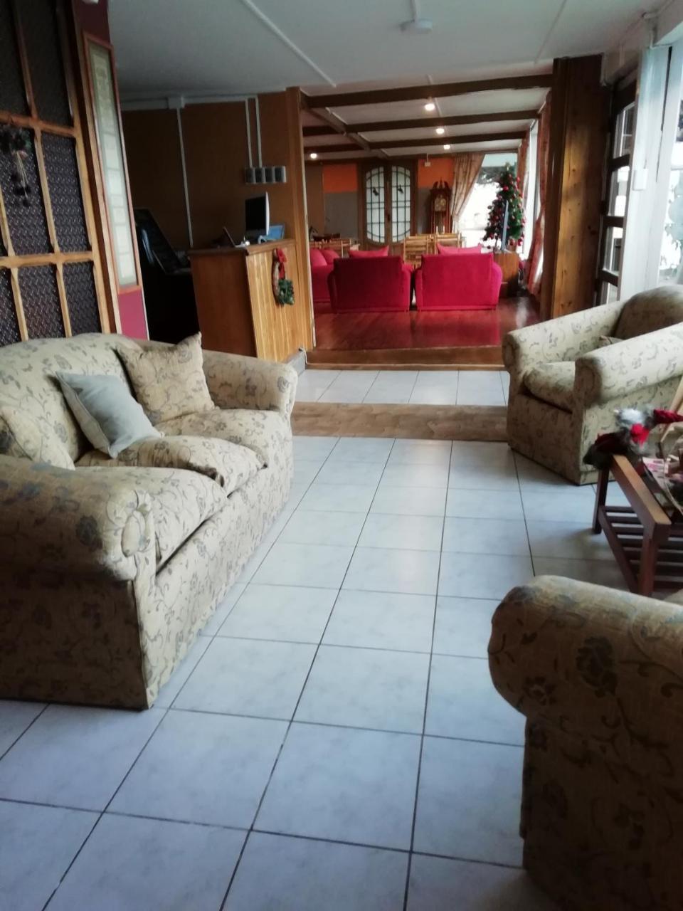 Hostal Los Pinos Puerto Natales Exteriör bild